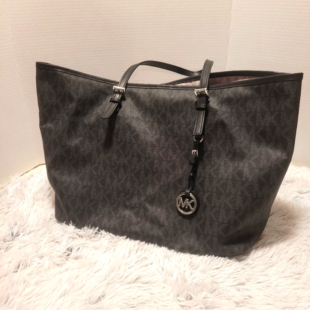 Michaels Kors Large Shoulder Bag